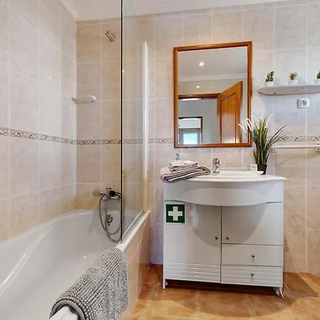 Henris Apartment *